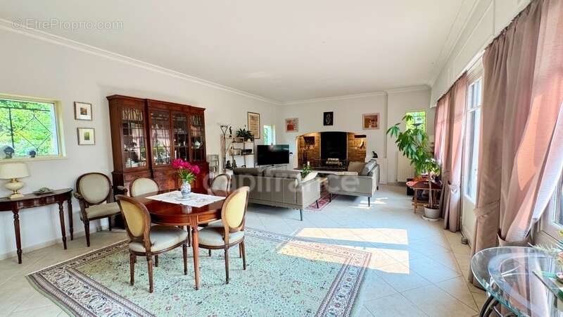 Maison à LA CELLE-SAINT-CLOUD