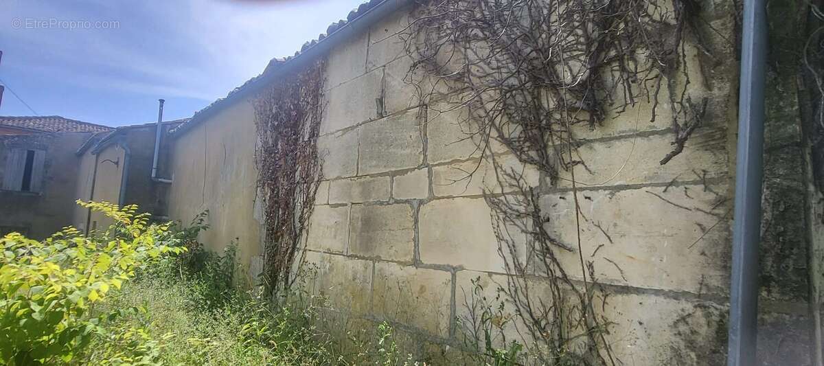 Maison à BRIZAMBOURG