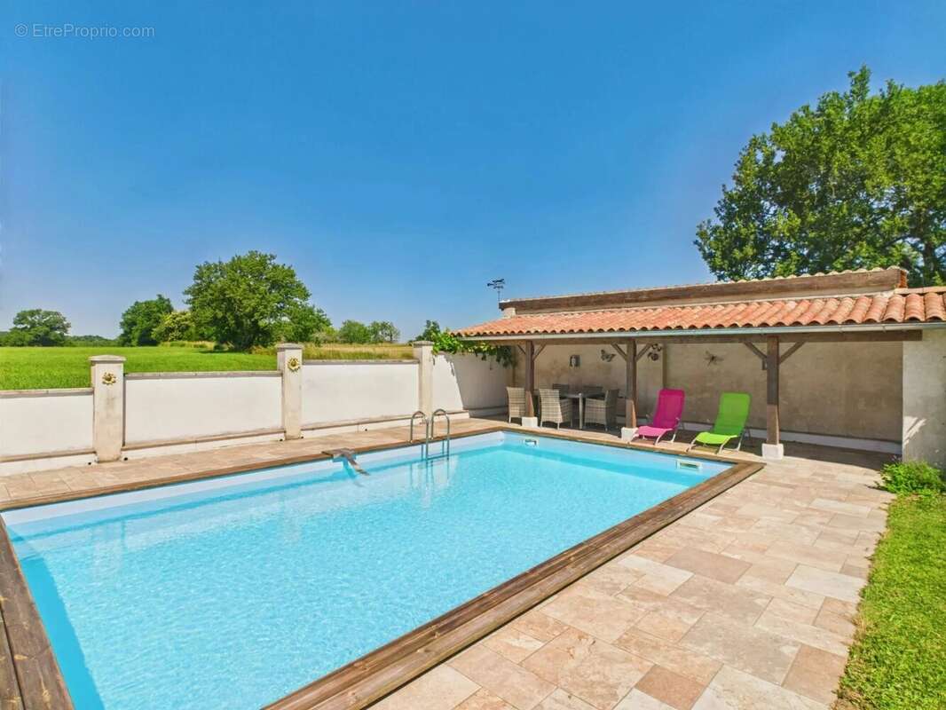 Maison à AUBETERRE-SUR-DRONNE