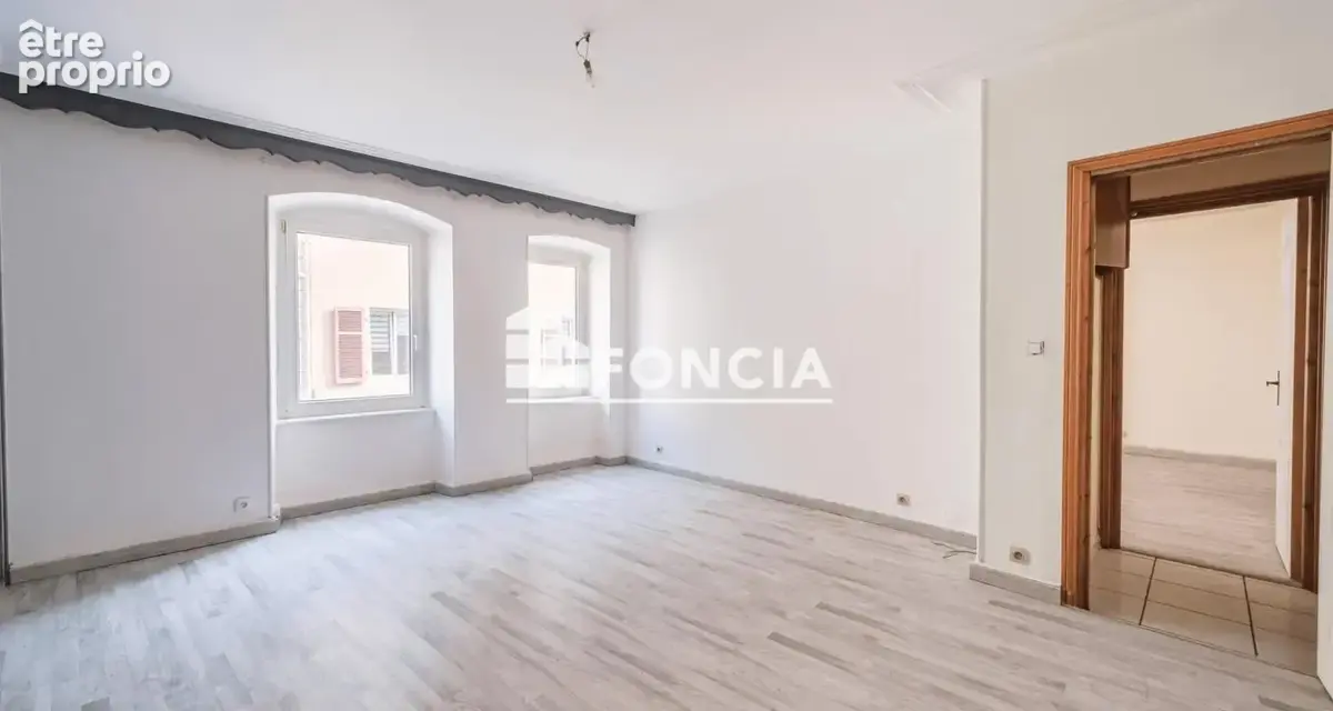 Un appartement d'exception, généreux dans ses volumes, idéalement situé au cœur de la charmante ville de Thann — véritable invit - photo 5