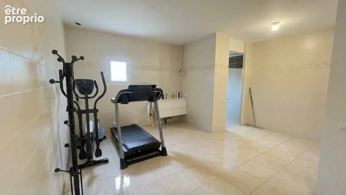 Maison 176 m² habitables et 234 m² entrepôts sur 1132 m² terrain pierrelatte 26700 - photo 9