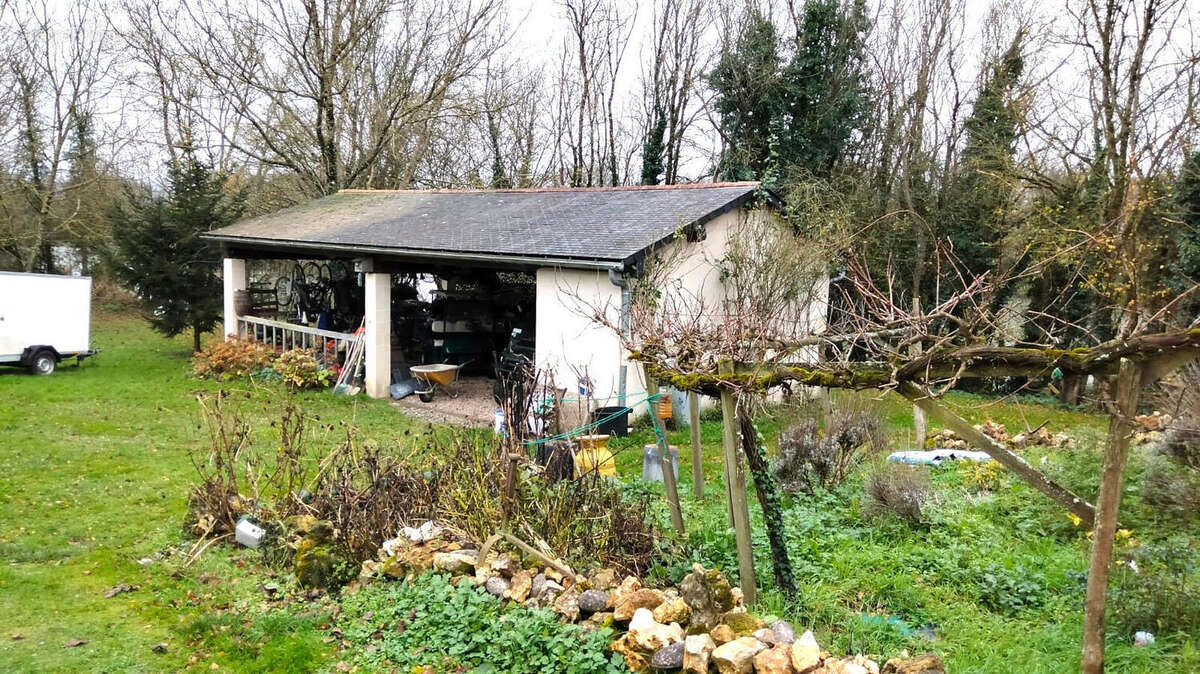 DEPENDANCE - Maison à LE VIGEANT
