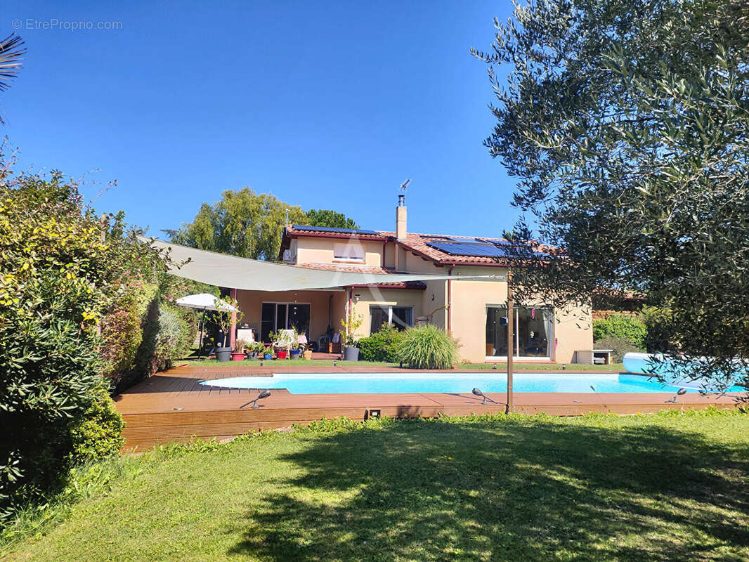 Maison à LAPEYROUSE-FOSSAT