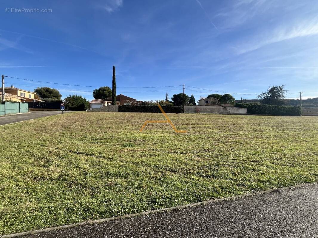 Terrain à VALREAS