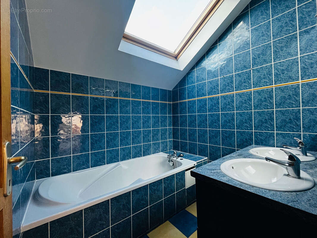 Appartement à MONTCEAU-LES-MINES