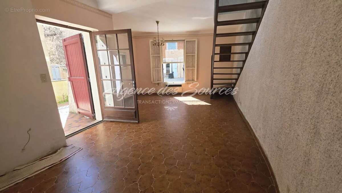 Maison à TAVERNES