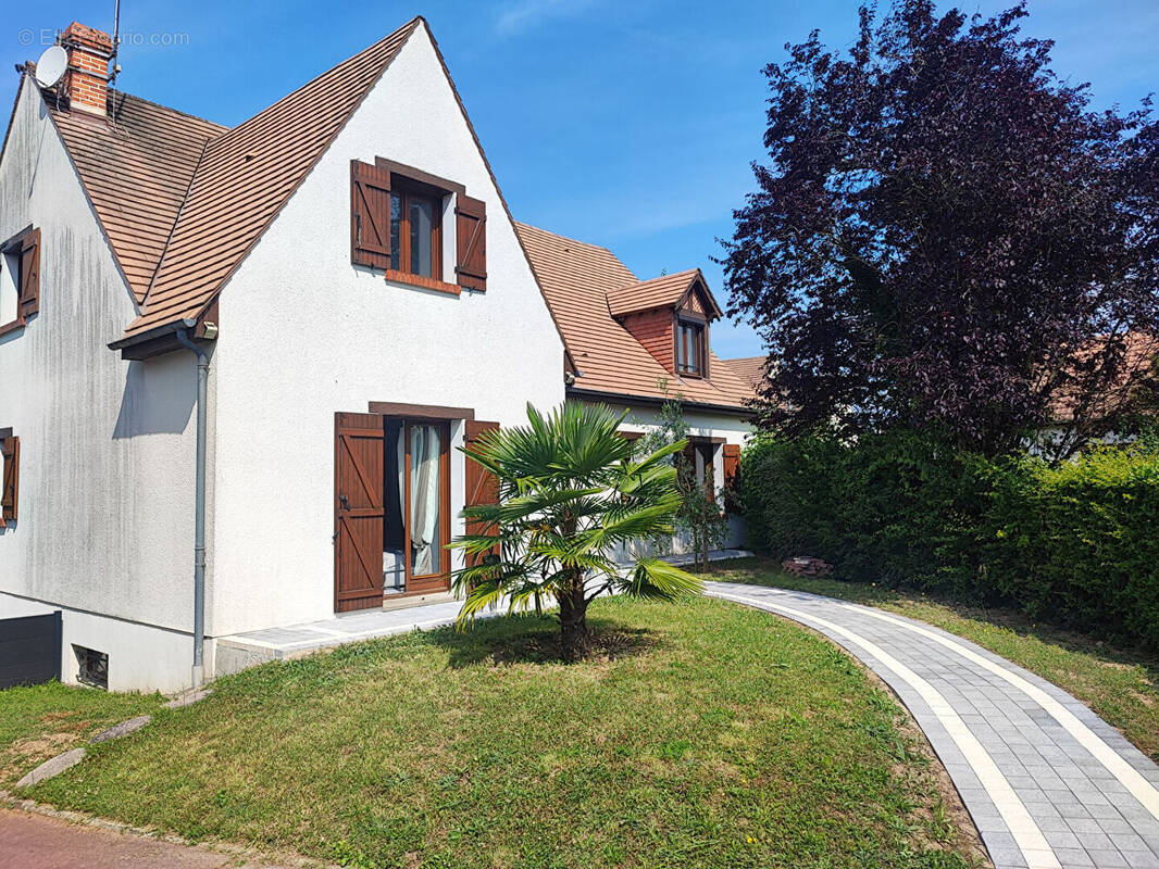 Maison à SAINT-JEAN-DE-BRAYE