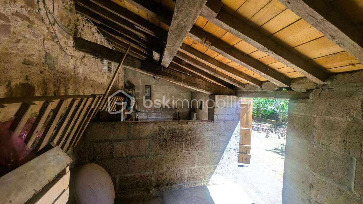 Maison à rénover avec nombreuses dépendances - photo 18