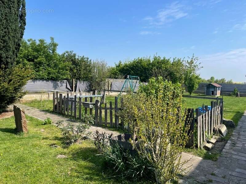 Maison à CLEVILLIERS