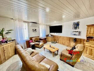 salon - Maison à PEYRESTORTES