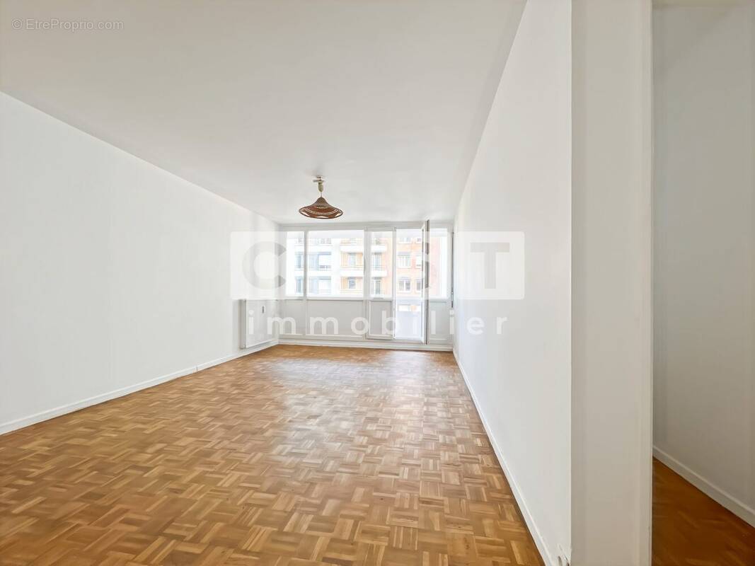 Appartement à AUBERVILLIERS