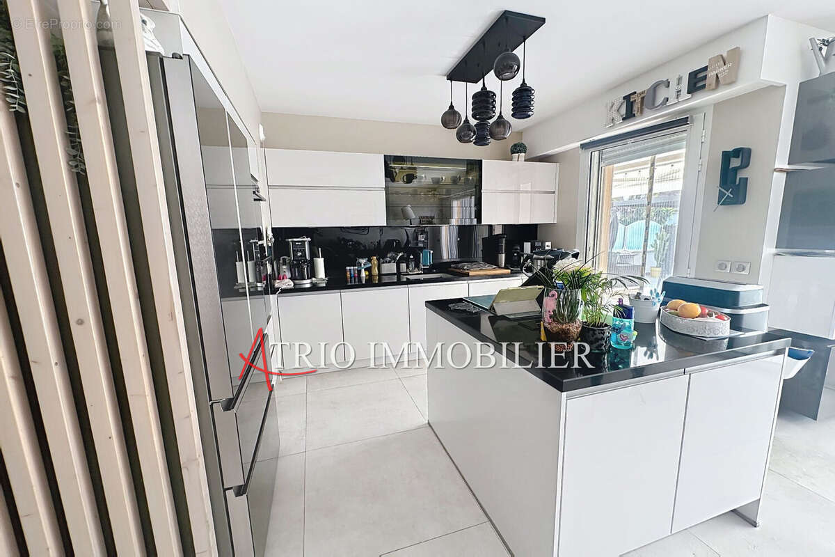 Appartement à SAINT-LAURENT-DU-VAR