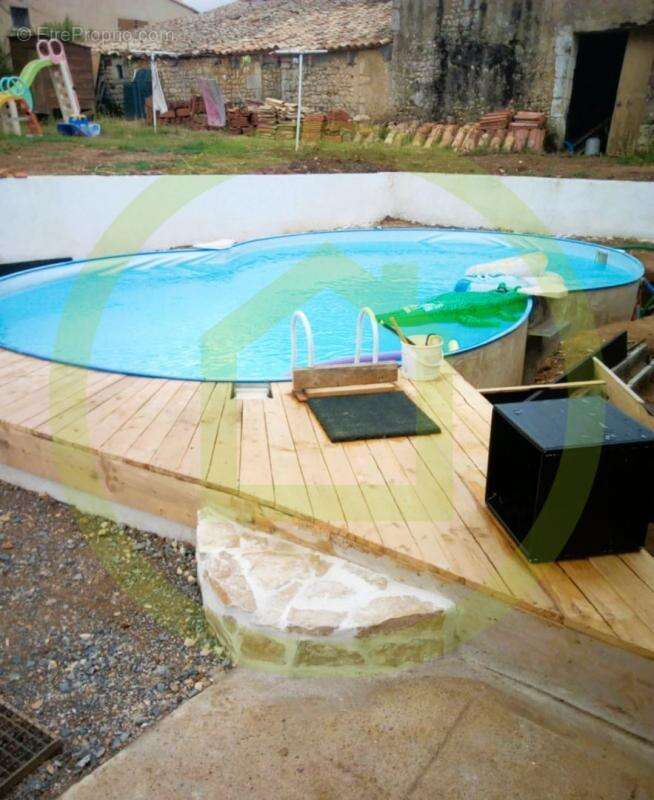 Maison à SAINT-BONNET-SUR-GIRONDE