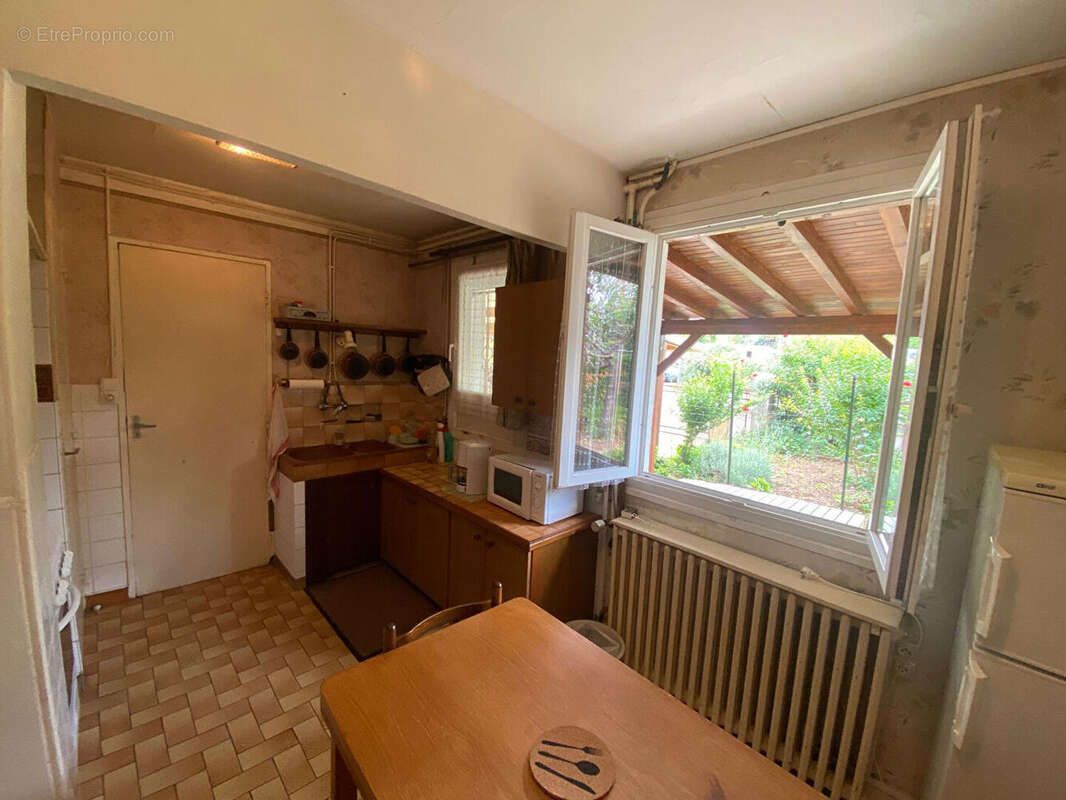Maison de ville avec 4 chambres, garage et extérieur - photo 5
