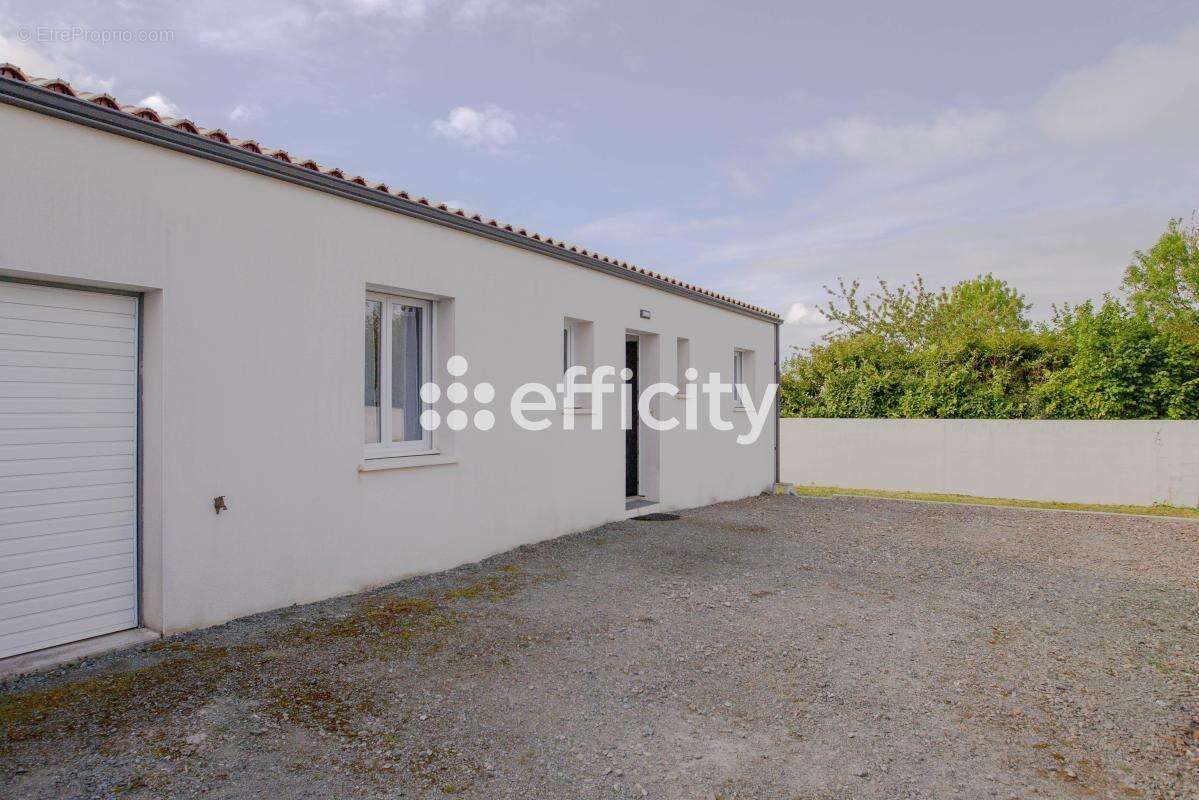 Maison à SAINTE-SOULLE