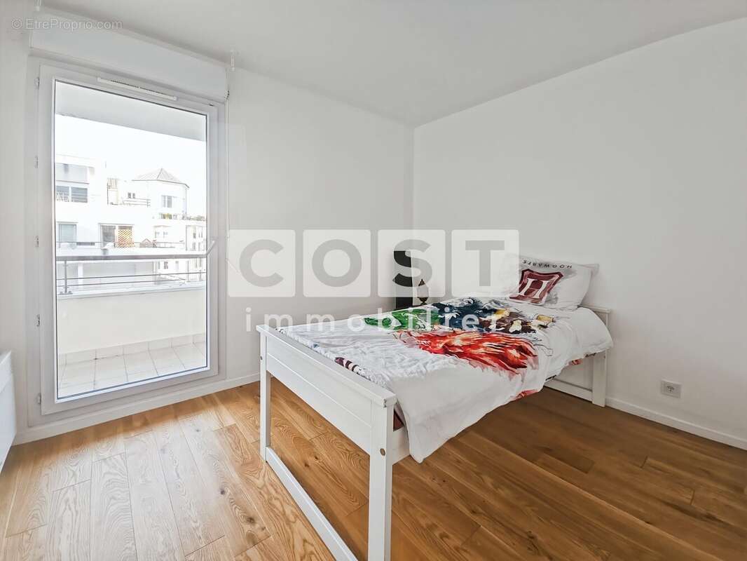 Appartement à COURBEVOIE