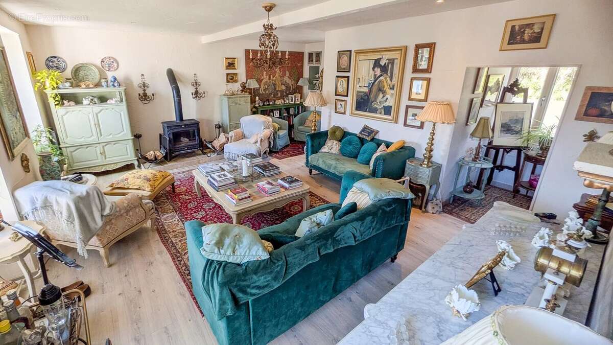 Maison de village rénovée - trois chambres et trois salle d'eau avec jardin et garage - photo 5