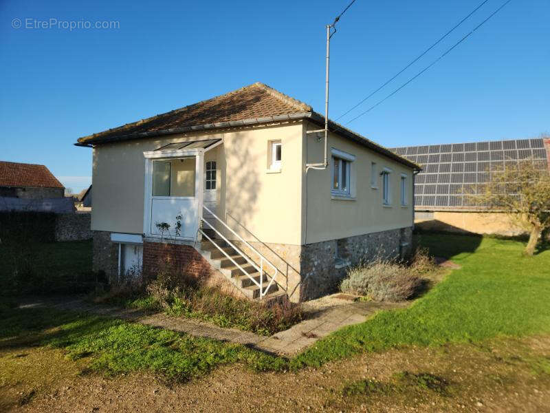 Maison à TREMBLAY-LES-VILLAGES