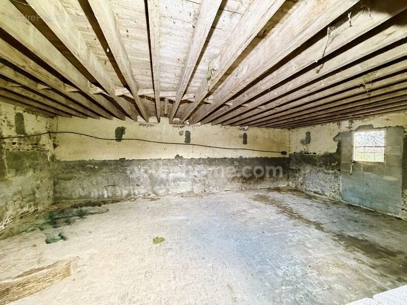 Maison à SAINT-CYR-DU-RONCERAY