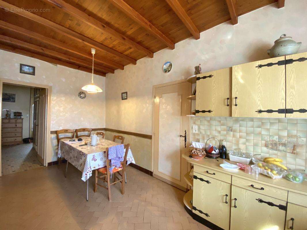 Maison à VILLEBOIS-LAVALETTE