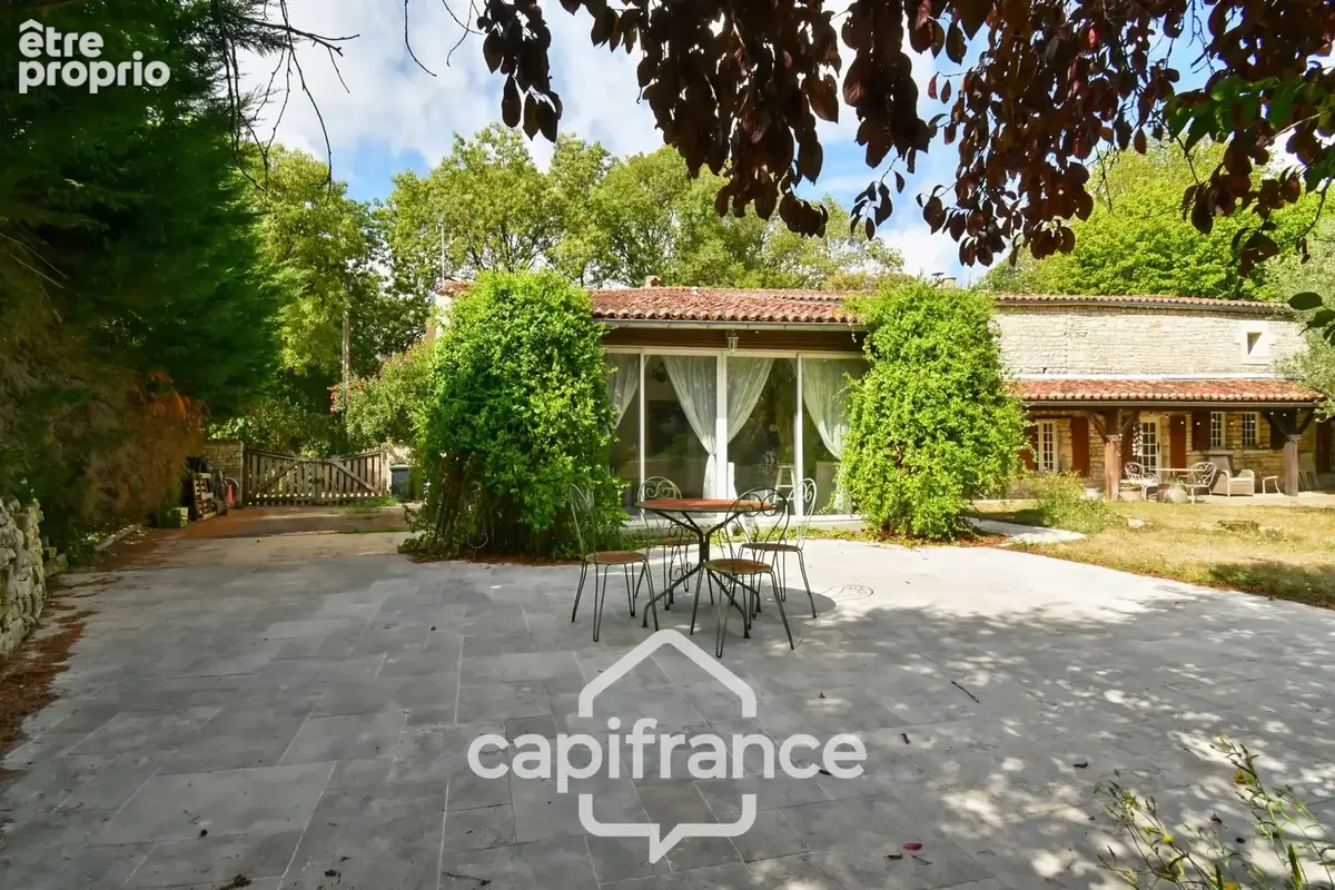 Maison de caractère à vendre 12 pièces SAINT SEVERIN SUR BOUTONNE (17) sur 4500m²de terrain arboré - photo 5