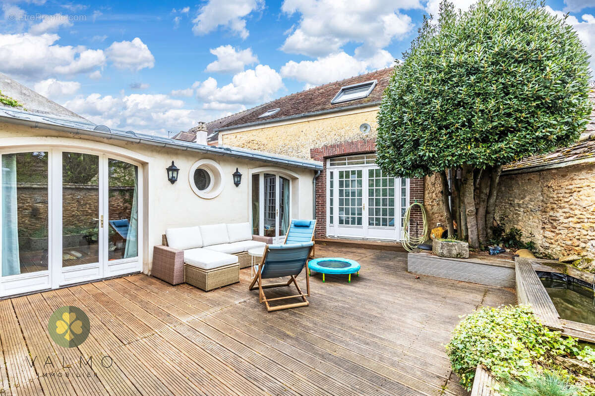 Maison à LA QUEUE-LES-YVELINES