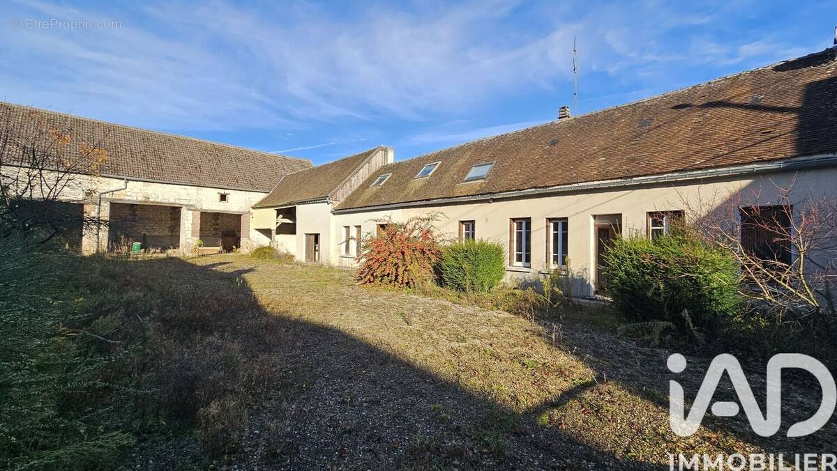 Photo 1 - Maison à COMPIGNY