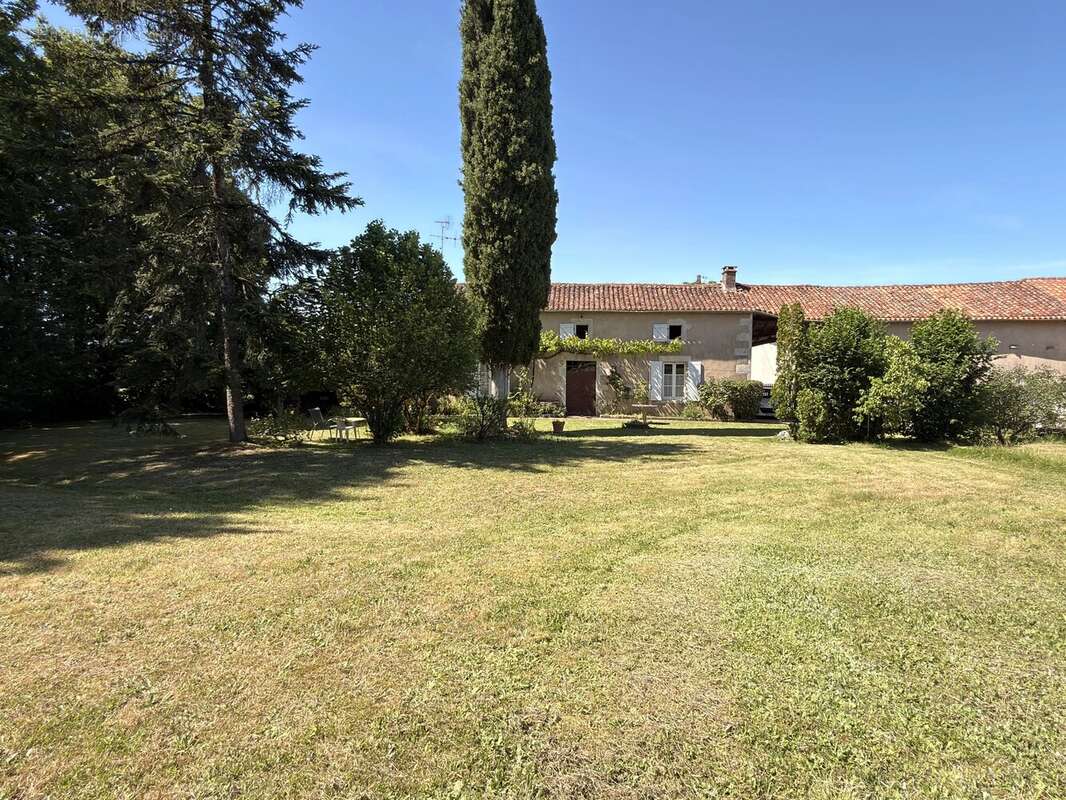 Maison à NANTEUIL-EN-VALLEE