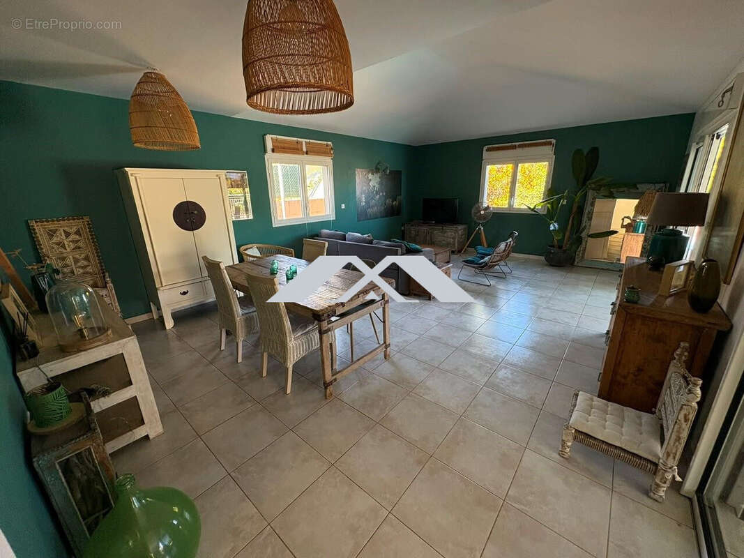 Maison 158 m² à Saint-Pierre  - photo 6