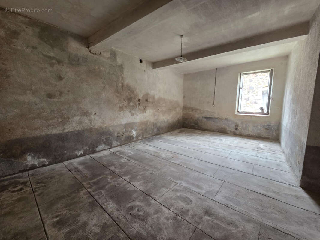 Maison en pierres avec dépendances et grand potentiel, au cœur d’un hameau paisible - photo 15