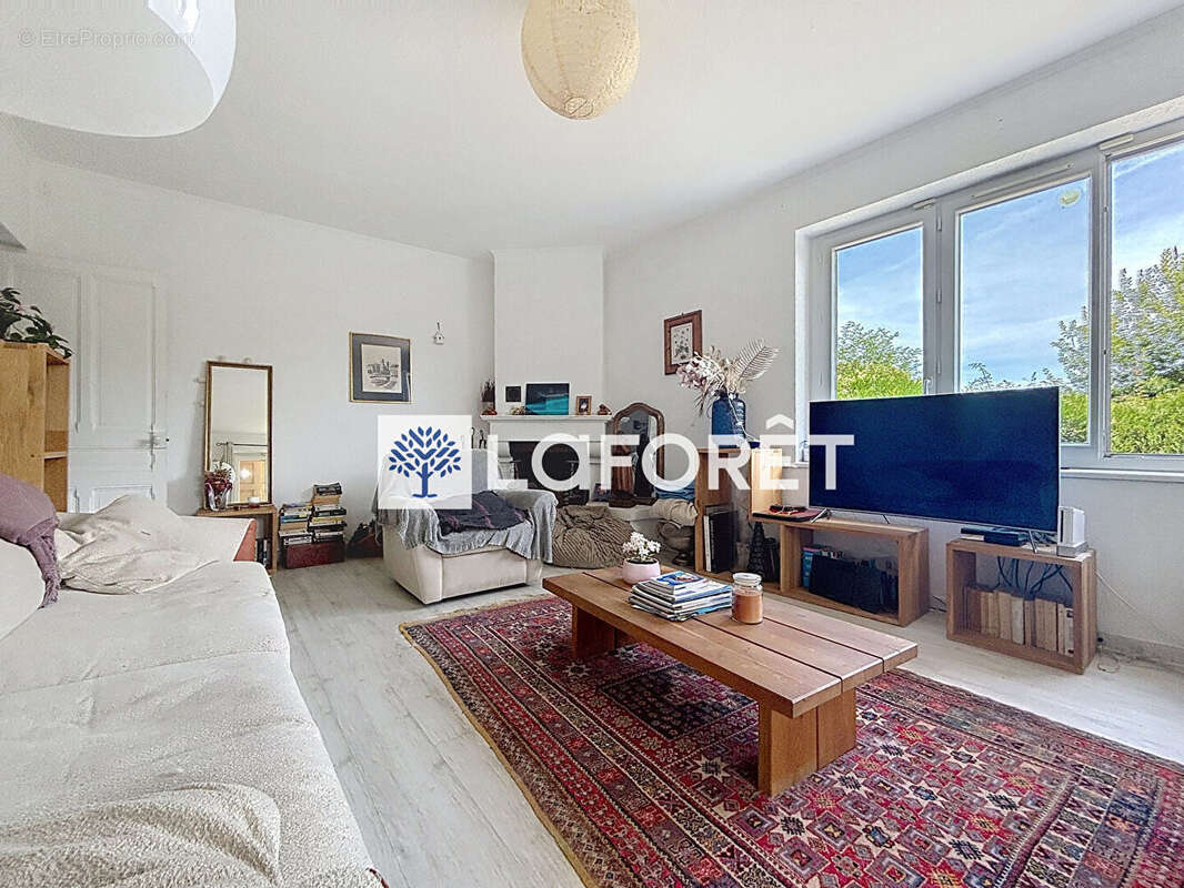 Maison à VILLIEU-LOYES-MOLLON