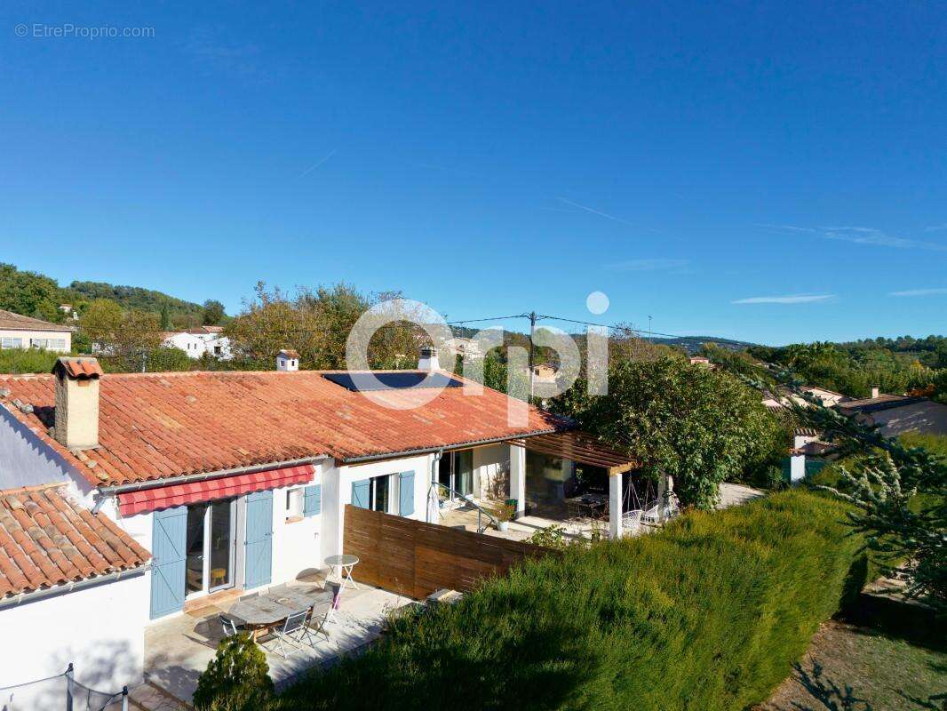 Maison à TOURRETTES