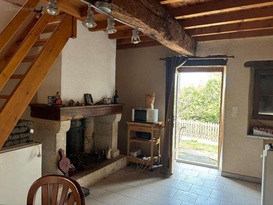   - Maison à SAINTE-MERE