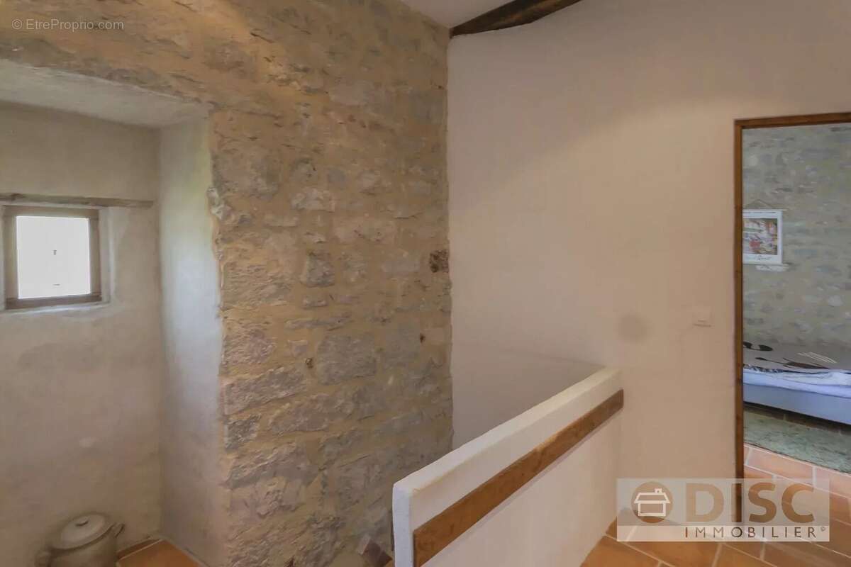 Bel appartement avec terrasse et vues imprenables dans le centre médiéval de Penne - photo 8
