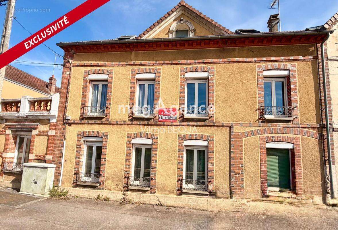 Maison à PARON