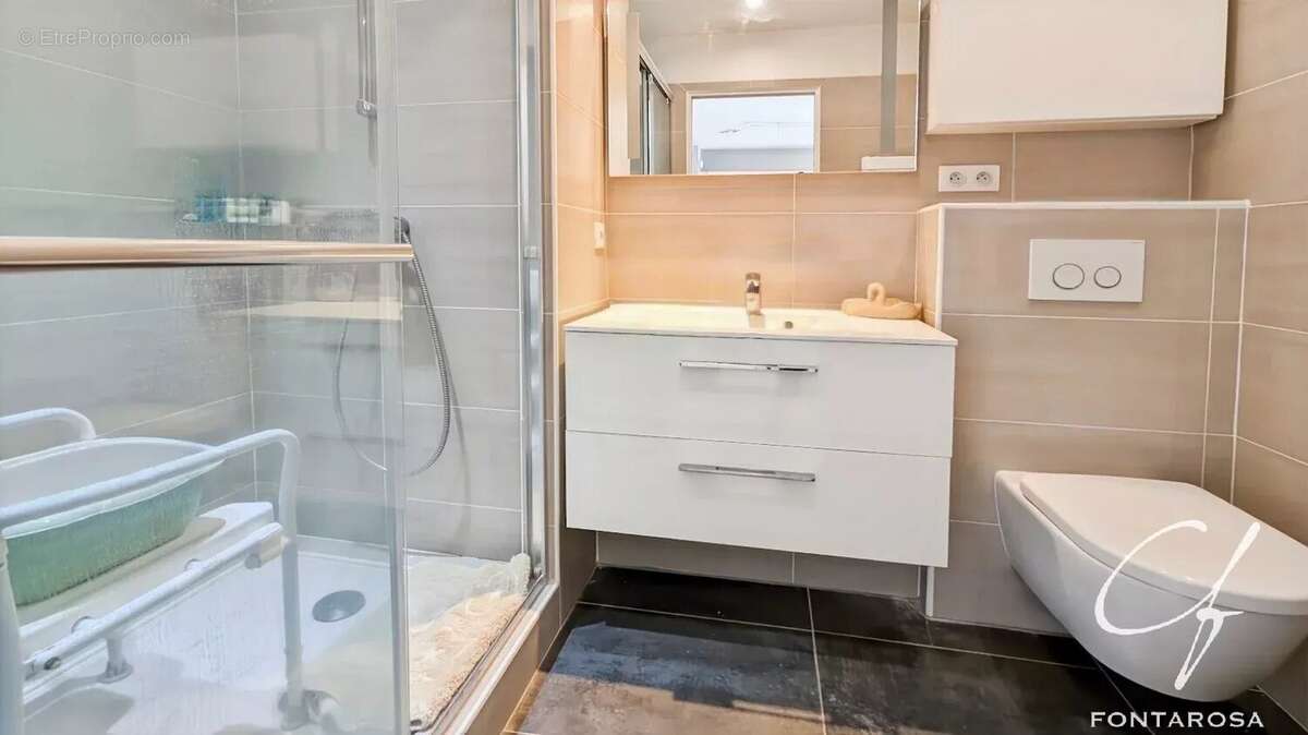 Appartement à ROQUEBRUNE-SUR-ARGENS