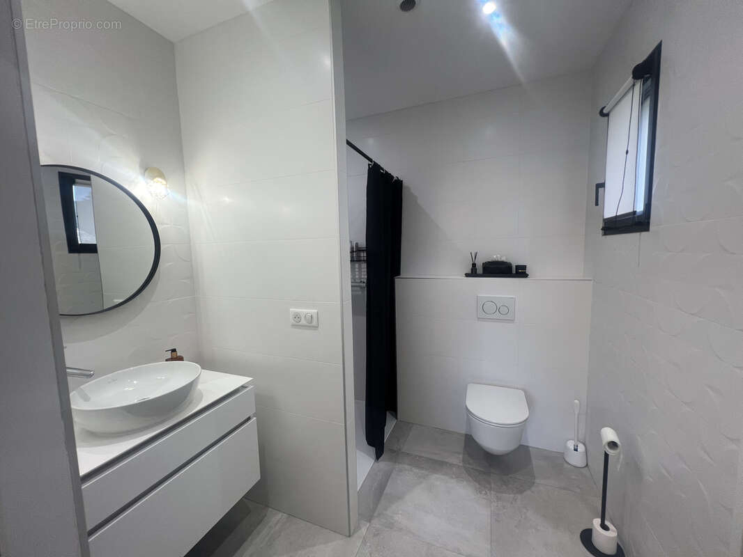 Maison à SAINT-LAURENT-DU-PAPE