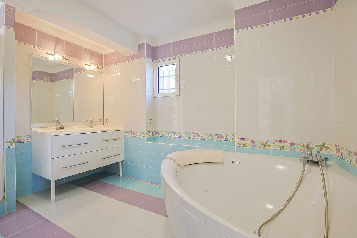 Maison à LA FARLEDE