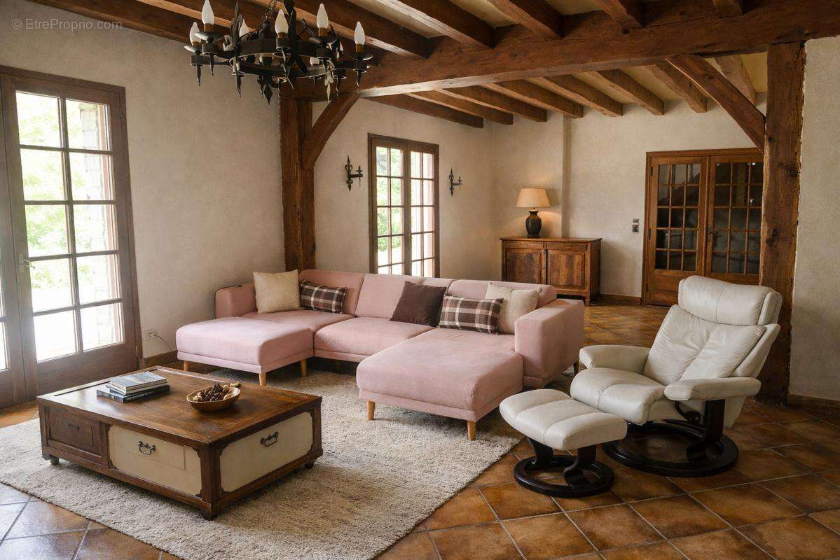 Maison 295 m² à Saint-Victor  - photo 4
