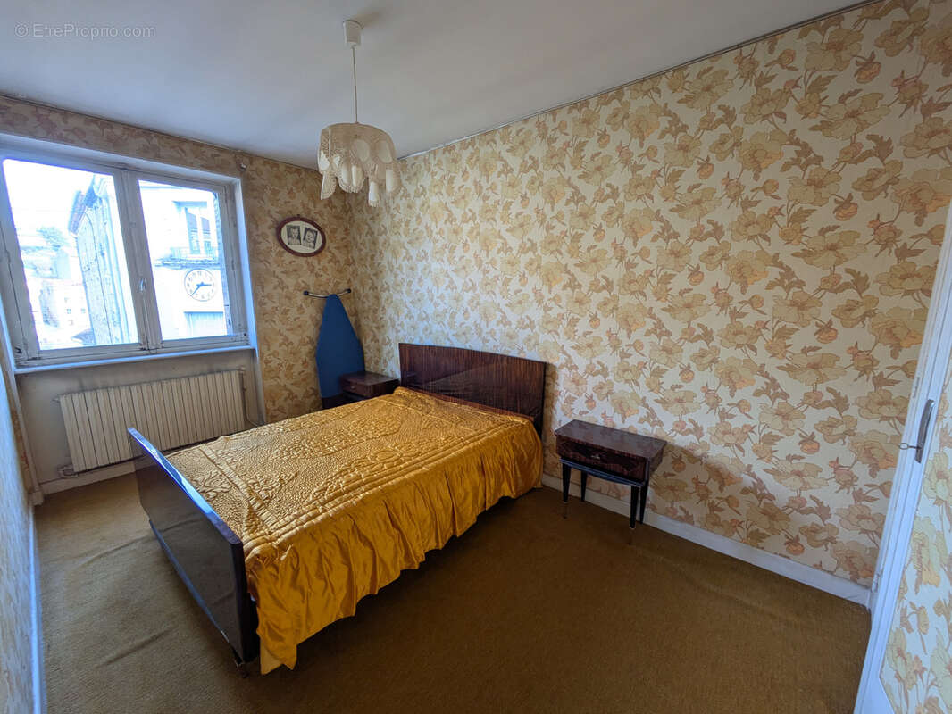 Appartement à SAINT-JULIEN-MOLIN-MOLETTE