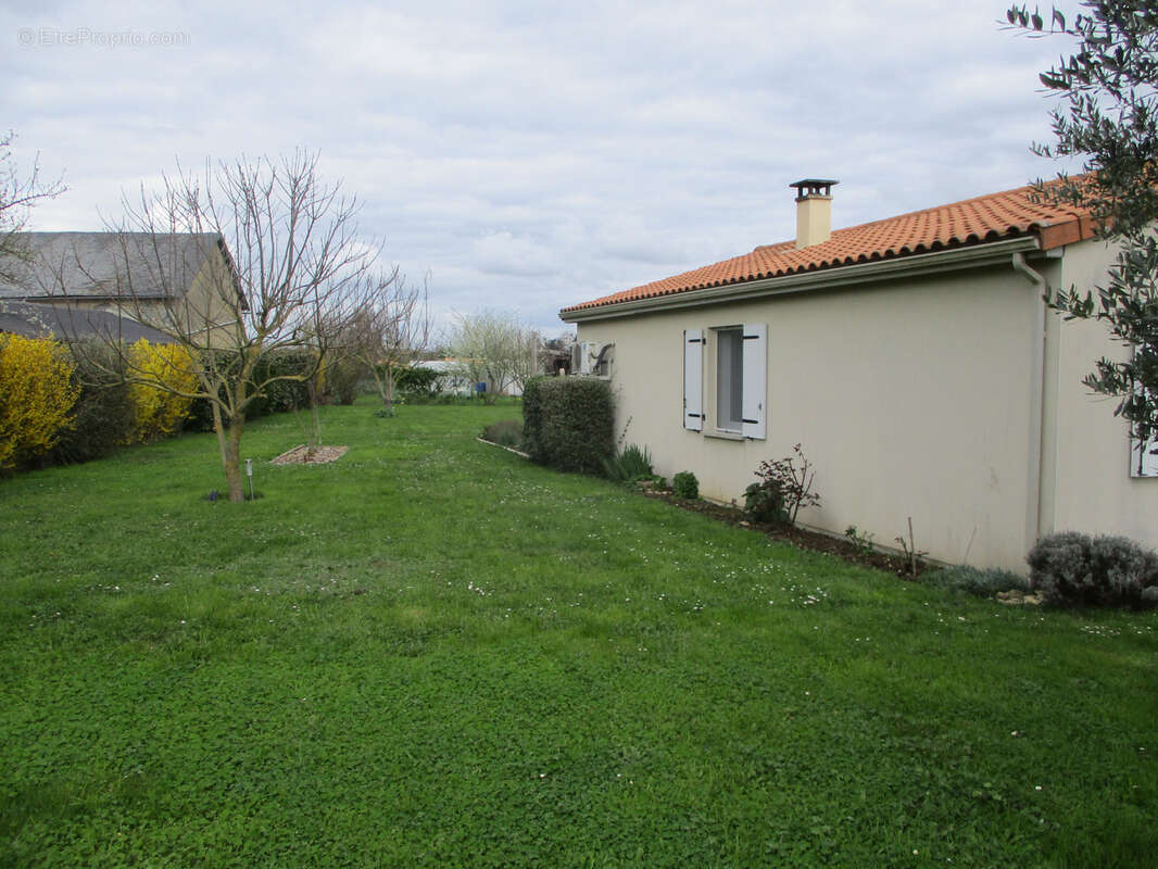 Maison à AMBERRE