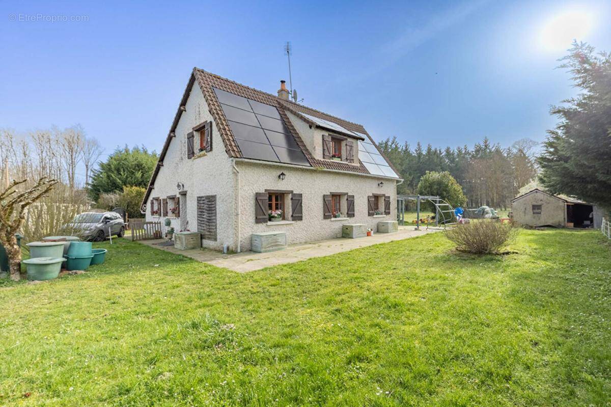 Maison à LASSAY-SUR-CROISNE