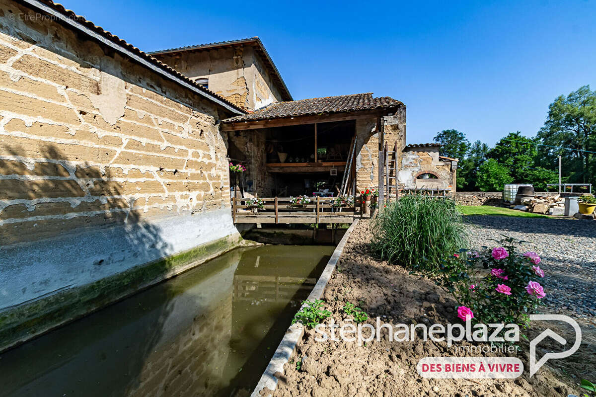 Maison à SAINT-ETIENNE-SUR-CHALARONNE