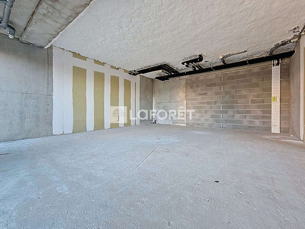 Local commercial ou professionnel 62 m² - AVRILLE - photo 5