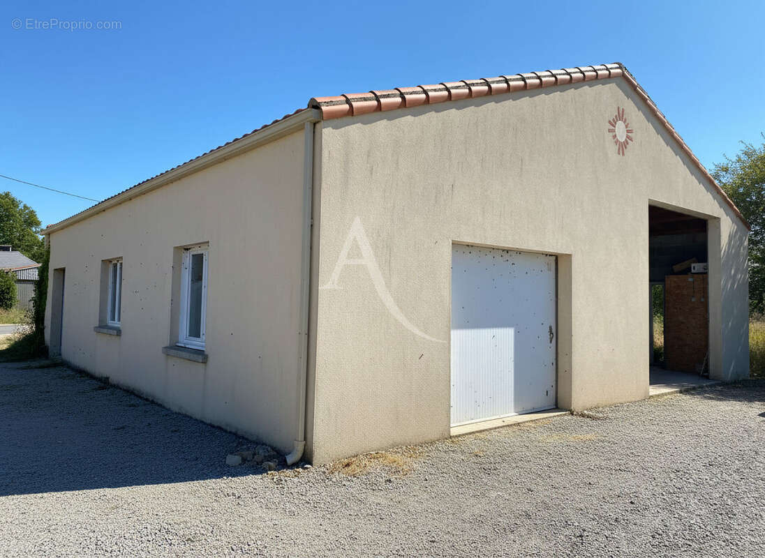 Maison à SAINT-HILAIRE-DE-CHALEONS
