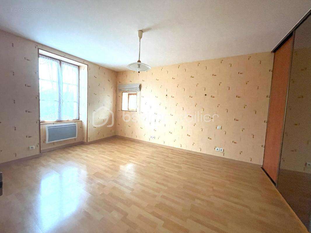 Maison à CANDE-SUR-BEUVRON