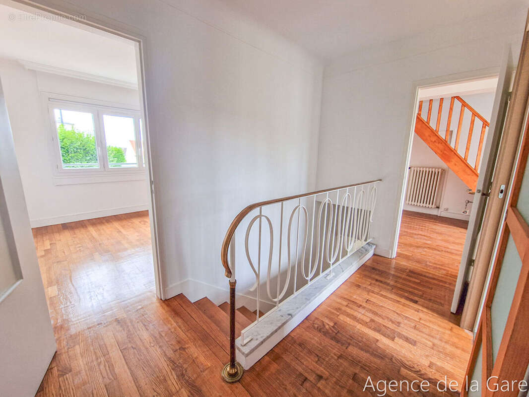 Maison à SARTROUVILLE