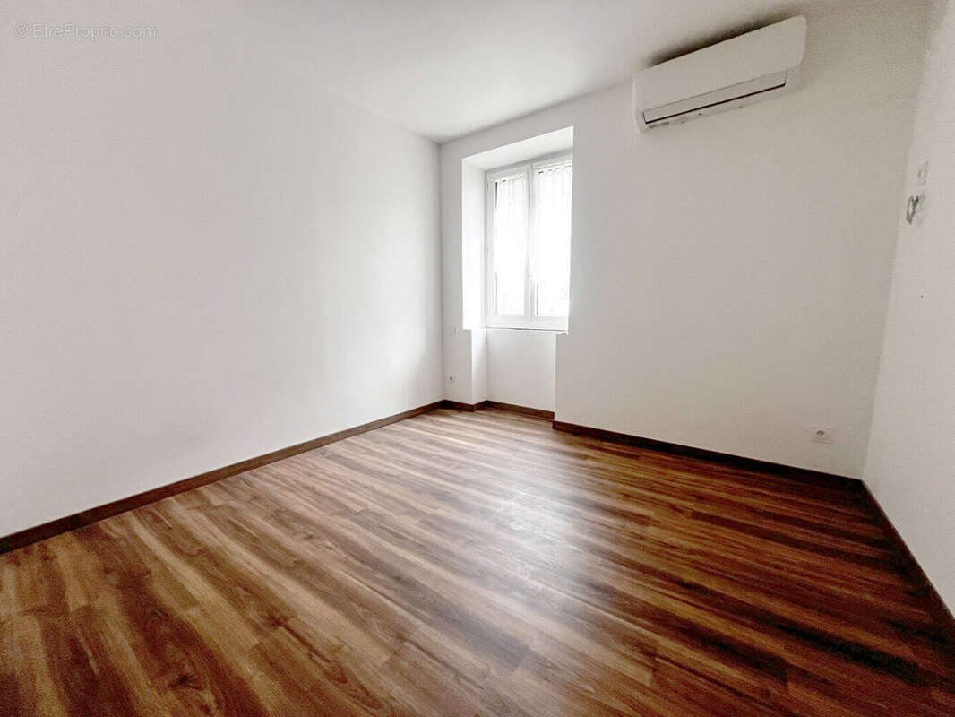 Maison à SAINT-CHAMAS