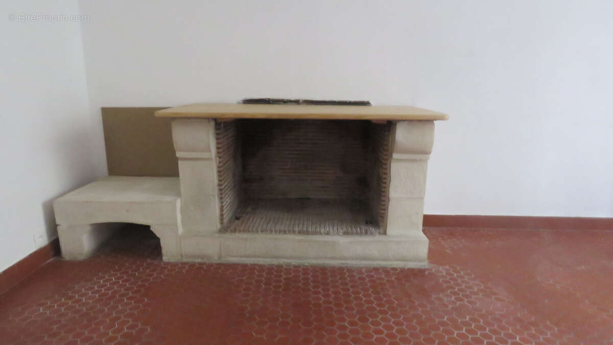 Ensemble immobilier de 2 maisons (en pierres et mitoyennes) avec une grange (en pierres) Secteur SAINT RAPHAEL - photo 7