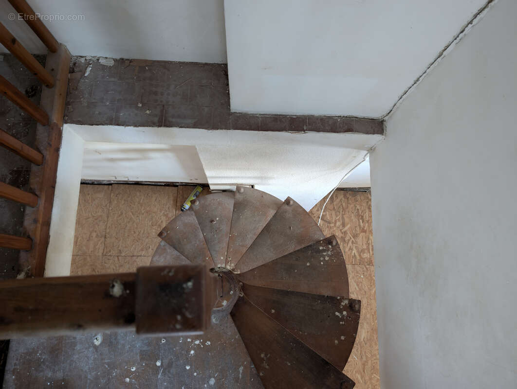 Appartement en duplex avec terrasse à rénover - photo 17